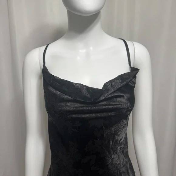 Elegant Black Satin Dress - Picture 3 of 14